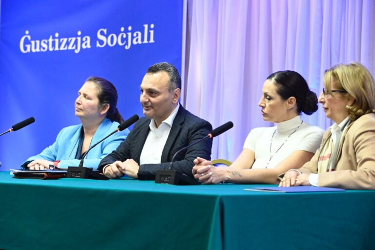 Il-ġustizzja soċjali titlob distribuzzjoni ekwa tar-riżorsi biex kull ċittadin igawdi minn dritt ugwali għall-ħajja