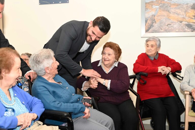 L-anzjani għandhom jibqgħu jingħataw servizz ta’ kwalità li jirrispetta d-dinjità li tixirqilhom