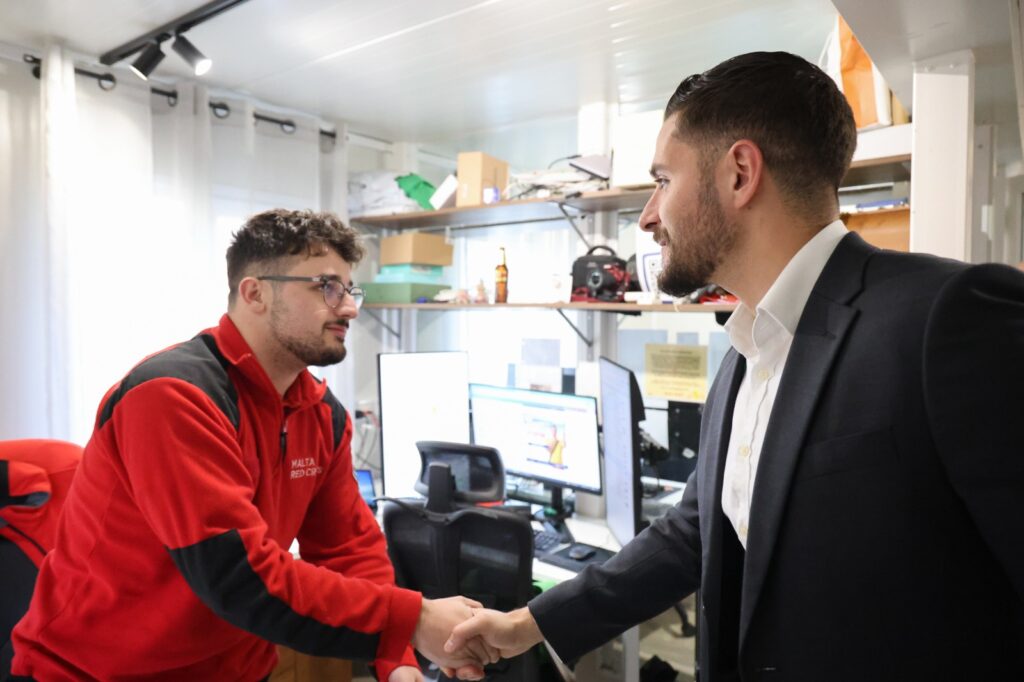 Ħidma siewja b’enfasi fuq is-solidarjetà u l-umanità
