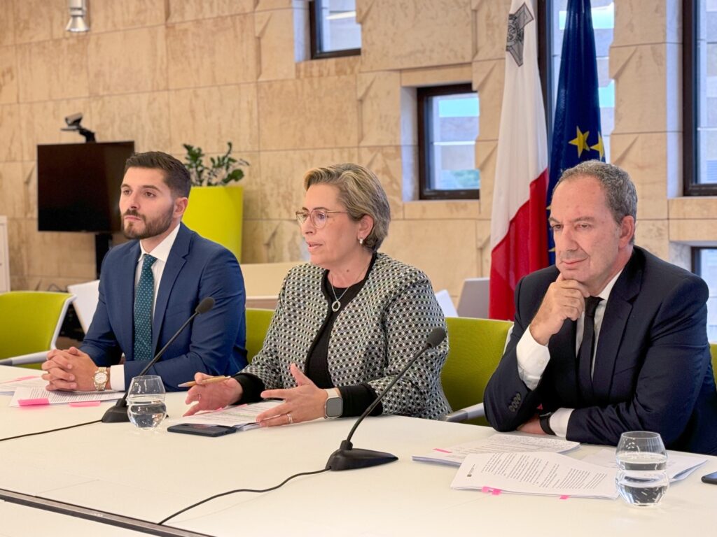 Żewġ Ministri tal-Gvern jinqabdu fi frodi