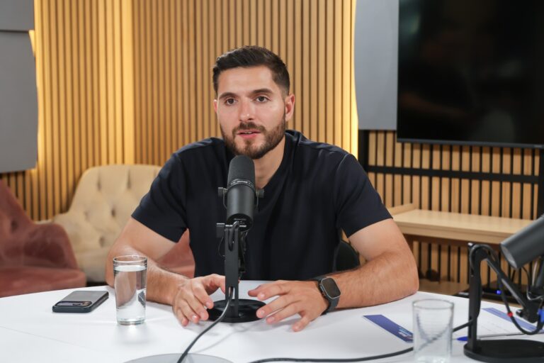Il-Maltin u l-Għawdxin qed jitmexxew minn Prim Ministru li qed jgħix f’Malta differenti