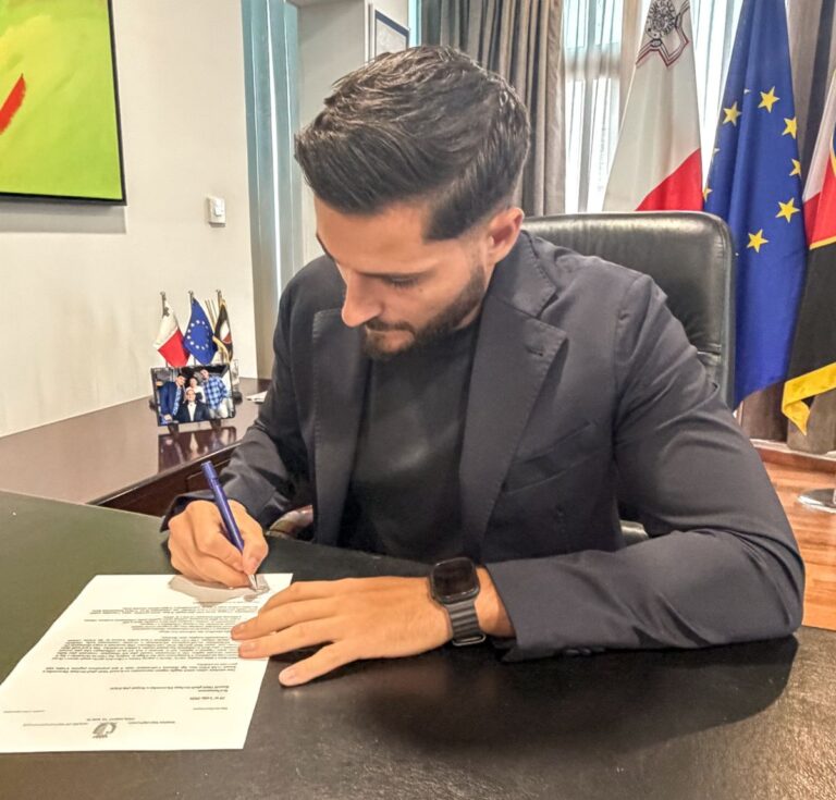 Il-Kap tal-Oppożizzjoni Alex Borg jitlob laqgħa urġenti tal-MCESD dwar il-kriżi tal-elettriku