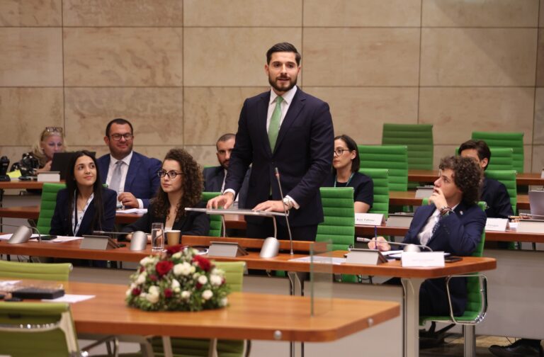 Biex infasslu futur għaż-żgħażagħ, irridu nagħtu l-ispazju liż-żgħażagħ biex jitkellmu