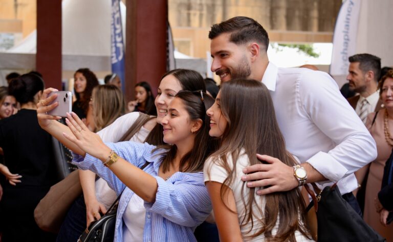 L-edukazzjoni tibqa’ l-qafas tas-soċjetà