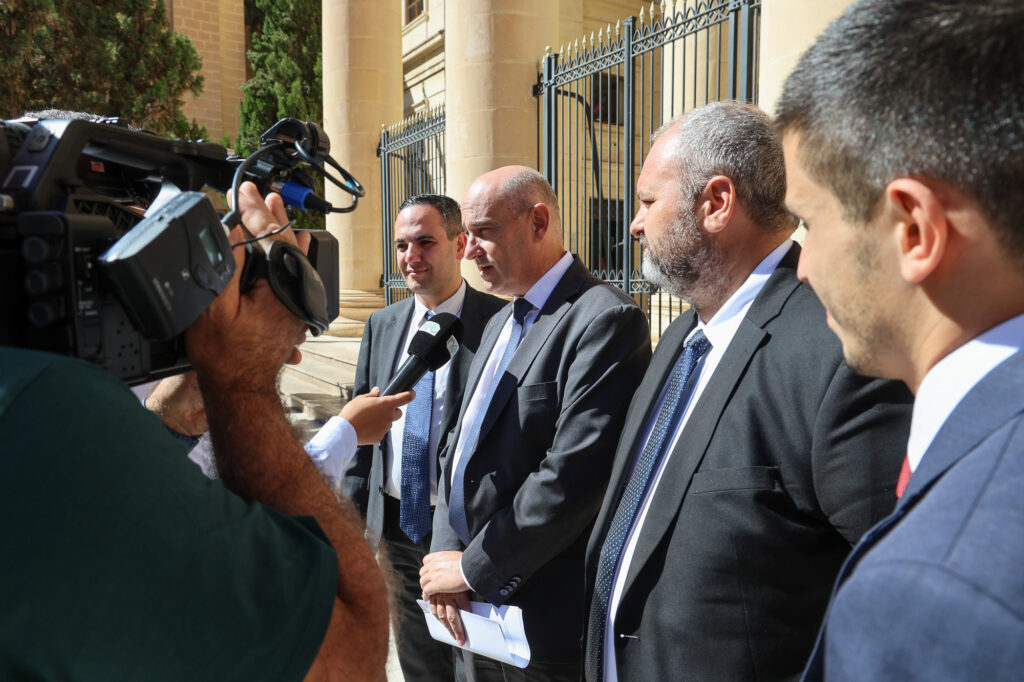 Tibda tinstema’ l-kawża tal-Partit Nazzjonalista biex il-poplu jingħata xandir pubbliku bilanċjat u ħieles